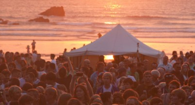 Proclaimers To Play Beach Party